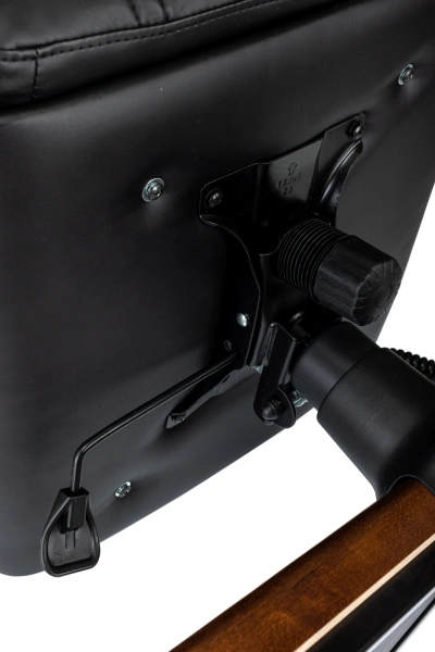 Кресло руководителя Бюрократ T-9932 Walnut Экокожа черная